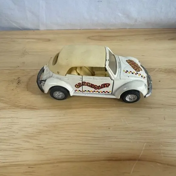 Volkswagen Beetle Cabriolet Germany Classic Car Model Diecast 1:34-1:39 Scale - Picture 2 of 7